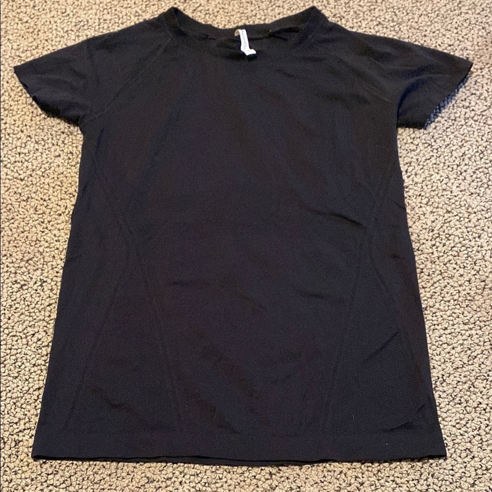 Athleta Black Fitted Short Sleeve T-Shirt Size Small in EUC